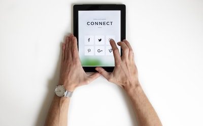 Digital Agencies Revolutionize PR Challenges in Optical Goods Stores