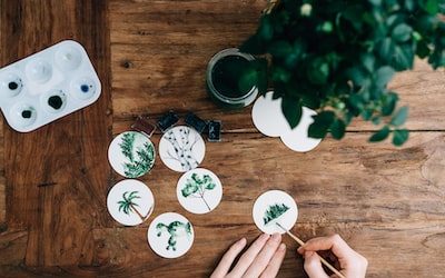 Effective PR Tactics for Engaging Wealthy Clients in Floral Retail